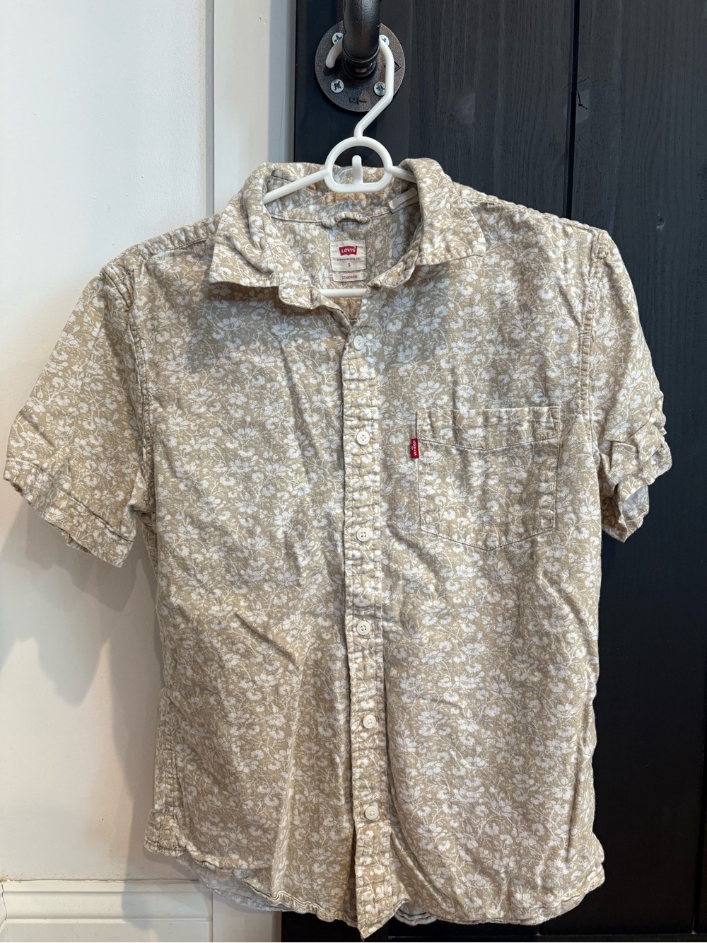Levi's Beige Floral Short-Sleeve Button-Down Shirt